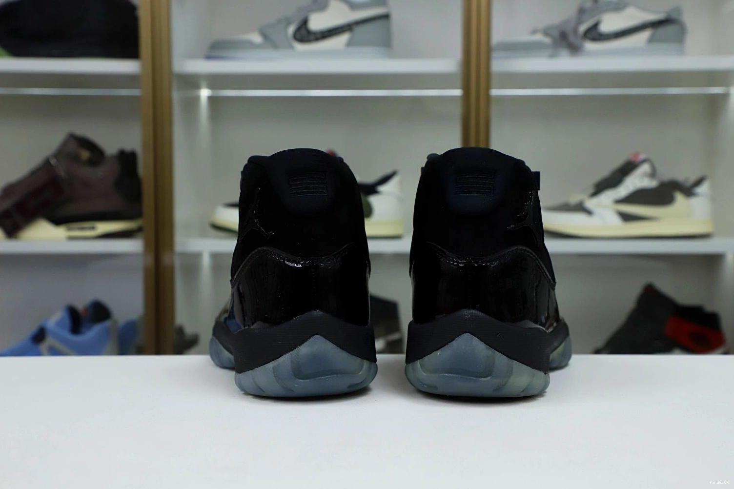 AND 11 JORDAN 'CAP RETRO GOWN' AIR 0226